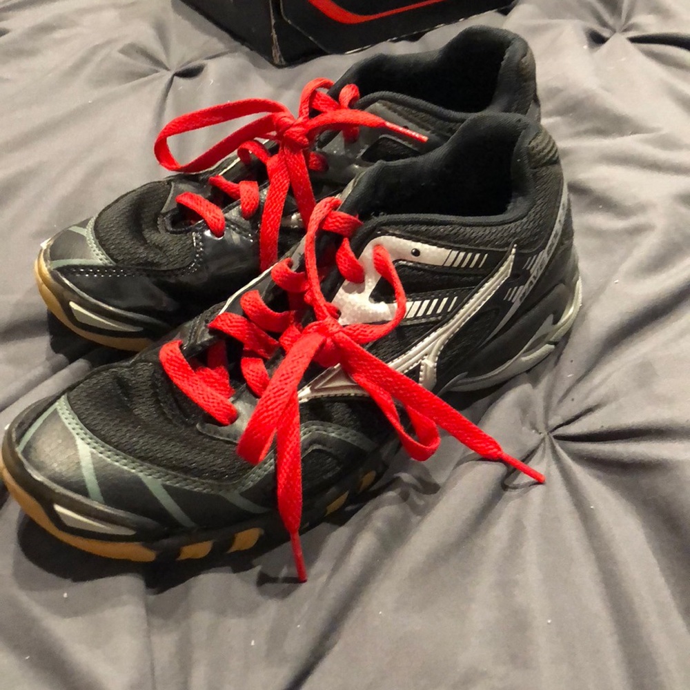 Mizuno indoor volleyball shoes